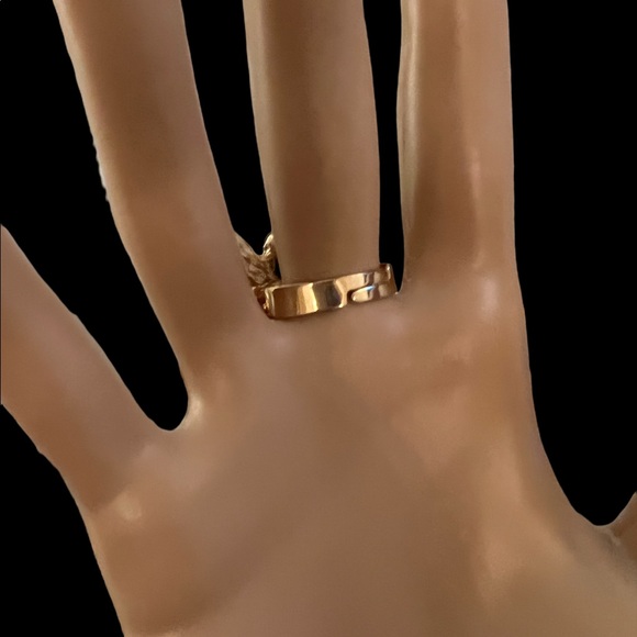 GREEN RESIN ROSE WITH CRYSTAL EMBELLISHED BUTTERFLY RING- - Picture 4 of 14